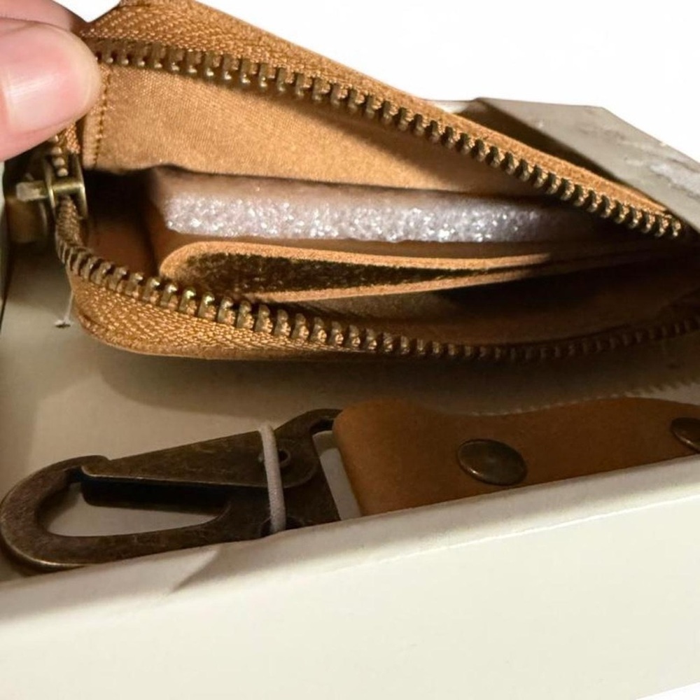 Hearth and Hand Brown Leather‎ Coin Wallet and Keychain, New in Box - Picture 4 of 5